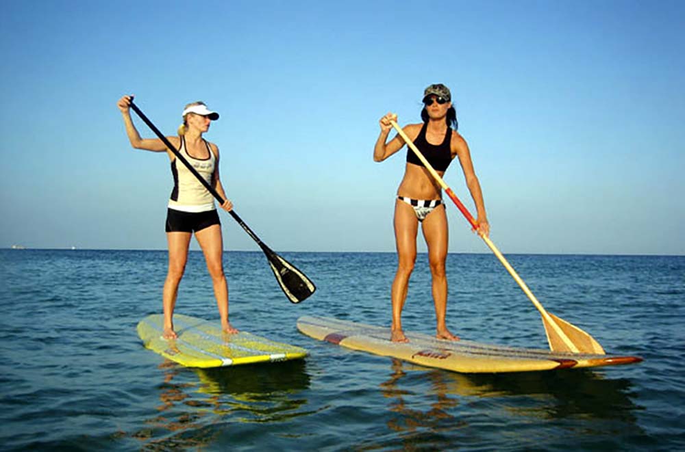 Girls-Group-SUP-in-Maui-oceans